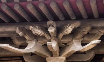 斗拱廠家講解古建磚瓦的優(yōu)勢